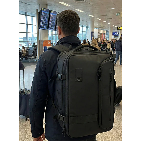 Mochila de Viaje 3 en 1: Impermeable, con Puerto USB y Bolsa de Compresión 6