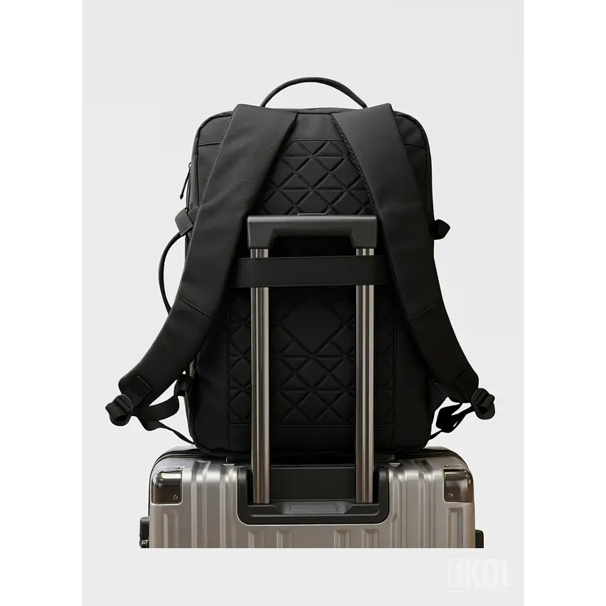 Mochila Tech Pro: Diseño Impermeable con Puerto USB y Compartimento para Laptop 5