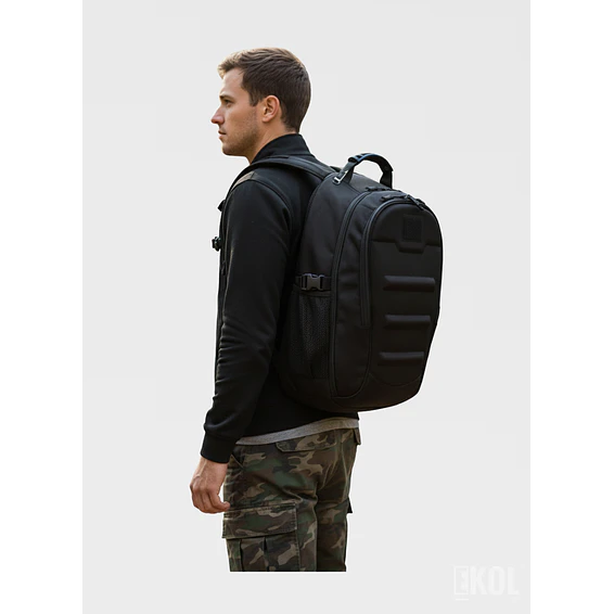 Mochila Táctica Outdoor 40L: Ergonómica, Impermeable y con Puerto USB 3