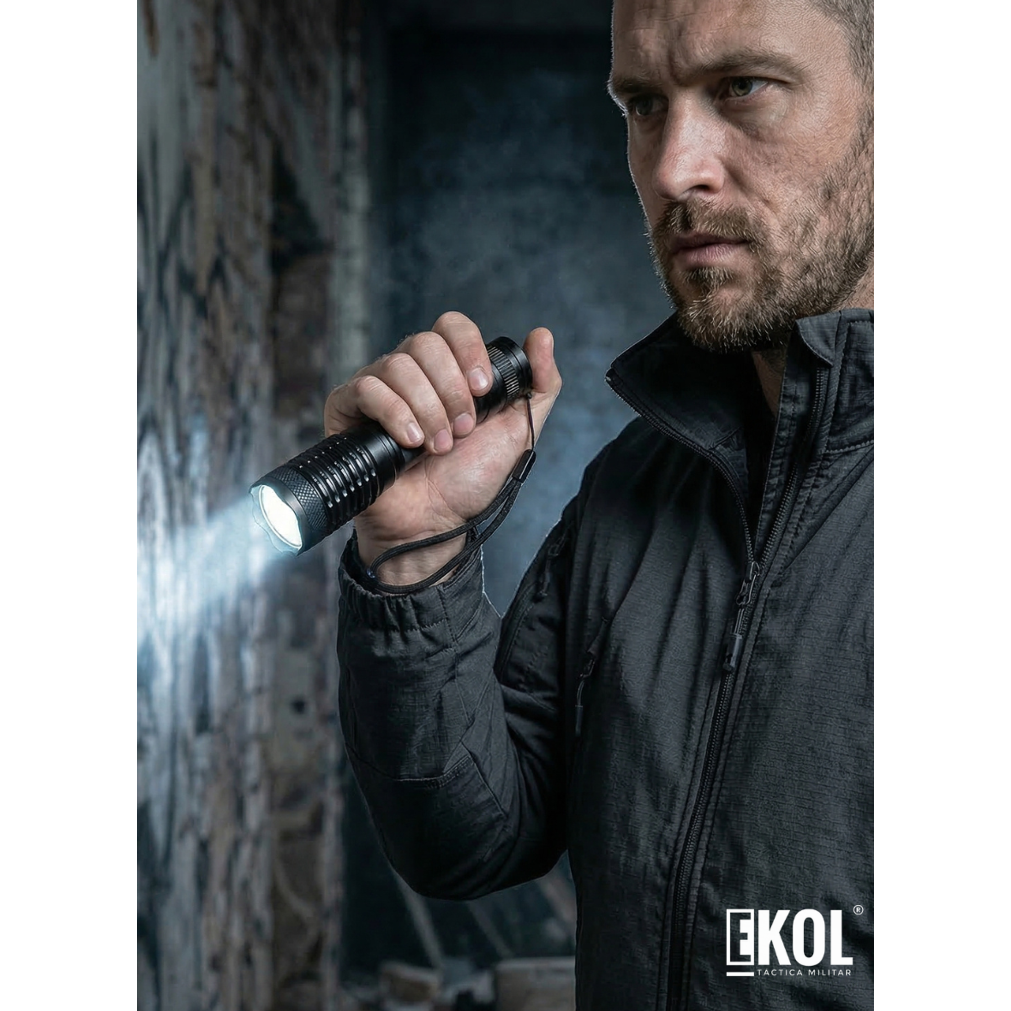 Linterna Tactica Recargable Luz  + Caja Accesorios 1