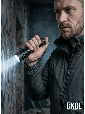 Linterna Tactica Recargable Luz  + Caja Accesorios