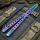 Cuchillo Mariposa de Práctica 100% Seguro - Balisong Sin Filo para Trucos y Flips (Tornasol) - Miniatura 1