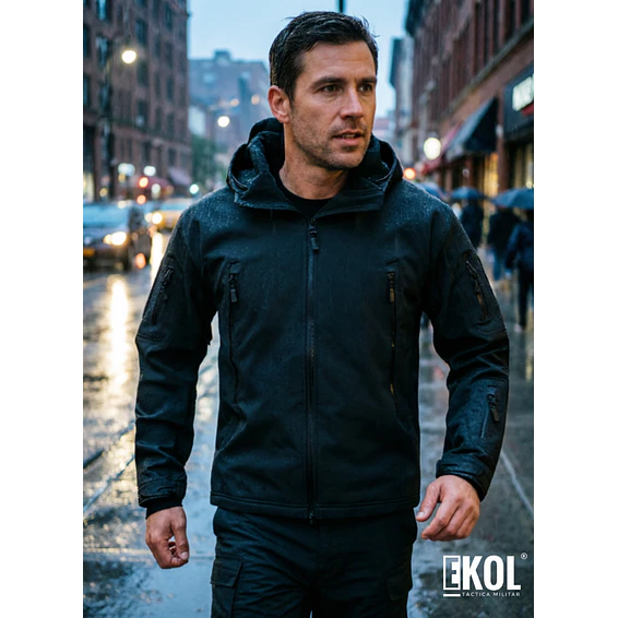 CHAQUETA  SOFTSHELL CON CAPUCHA – IMPERMEABLE, RESISTENTE  VERSÁTIL 2