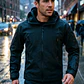 CHAQUETA  SOFTSHELL CON CAPUCHA – IMPERMEABLE, RESISTENTE  VERSÁTIL - Miniatura 1