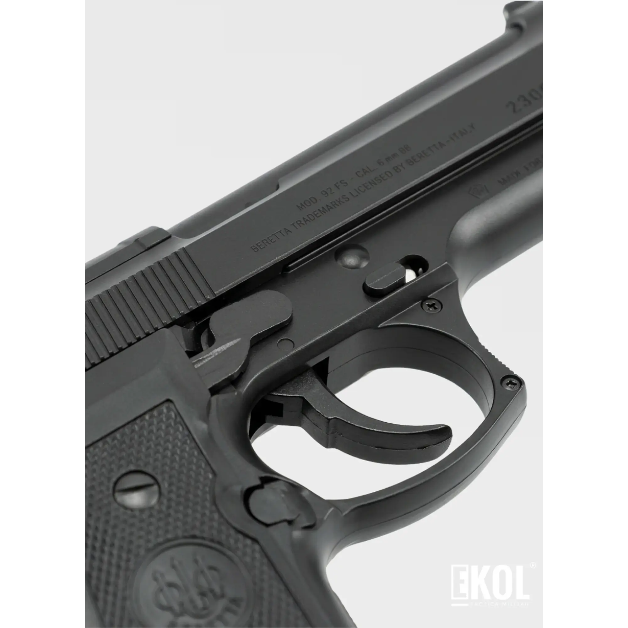 Pistola Beretta M92 FS BLK 6mm CO2 airsoft 4