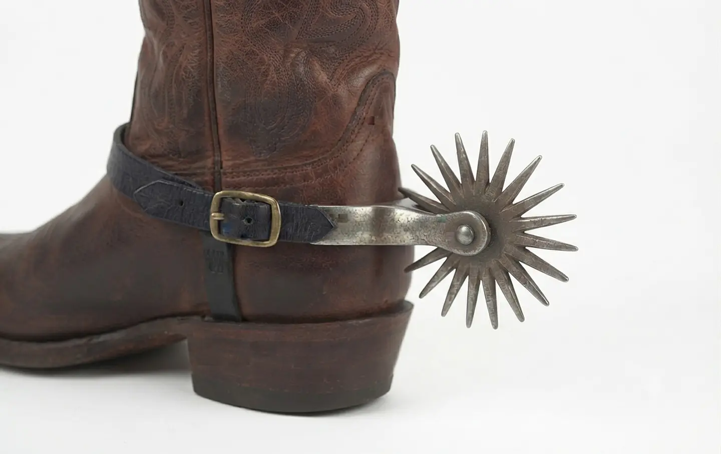 Espuelas de Huaso Adulto Metálicas con Rueda Giratoria — Traje Típico Chileno Fiestas Patrias y Rodeo 3