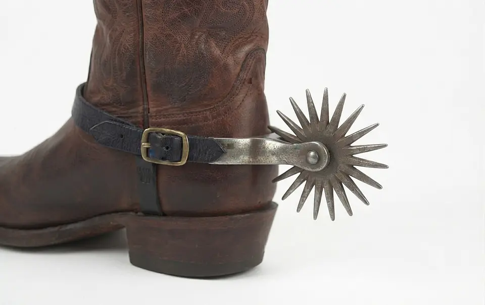 Espuelas de Huaso Adulto Metálicas con Rueda Giratoria — Traje Típico Chileno Fiestas Patrias y Rodeo 3