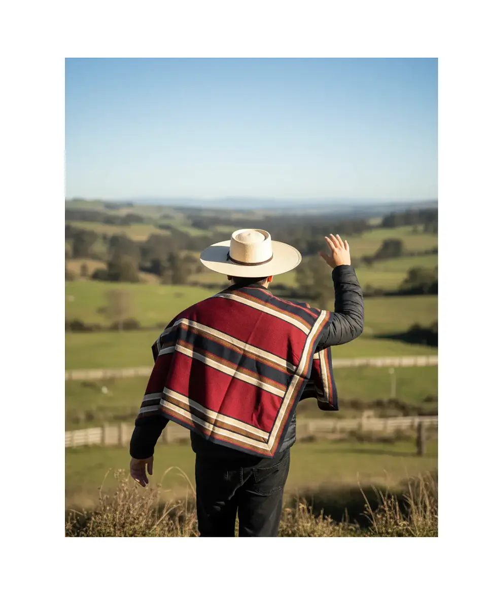 Manta de Huaso Adulto Poncho Tradicional Chileno — Traje Típico Fiestas Patrias y Cueca (Talla Única) 3