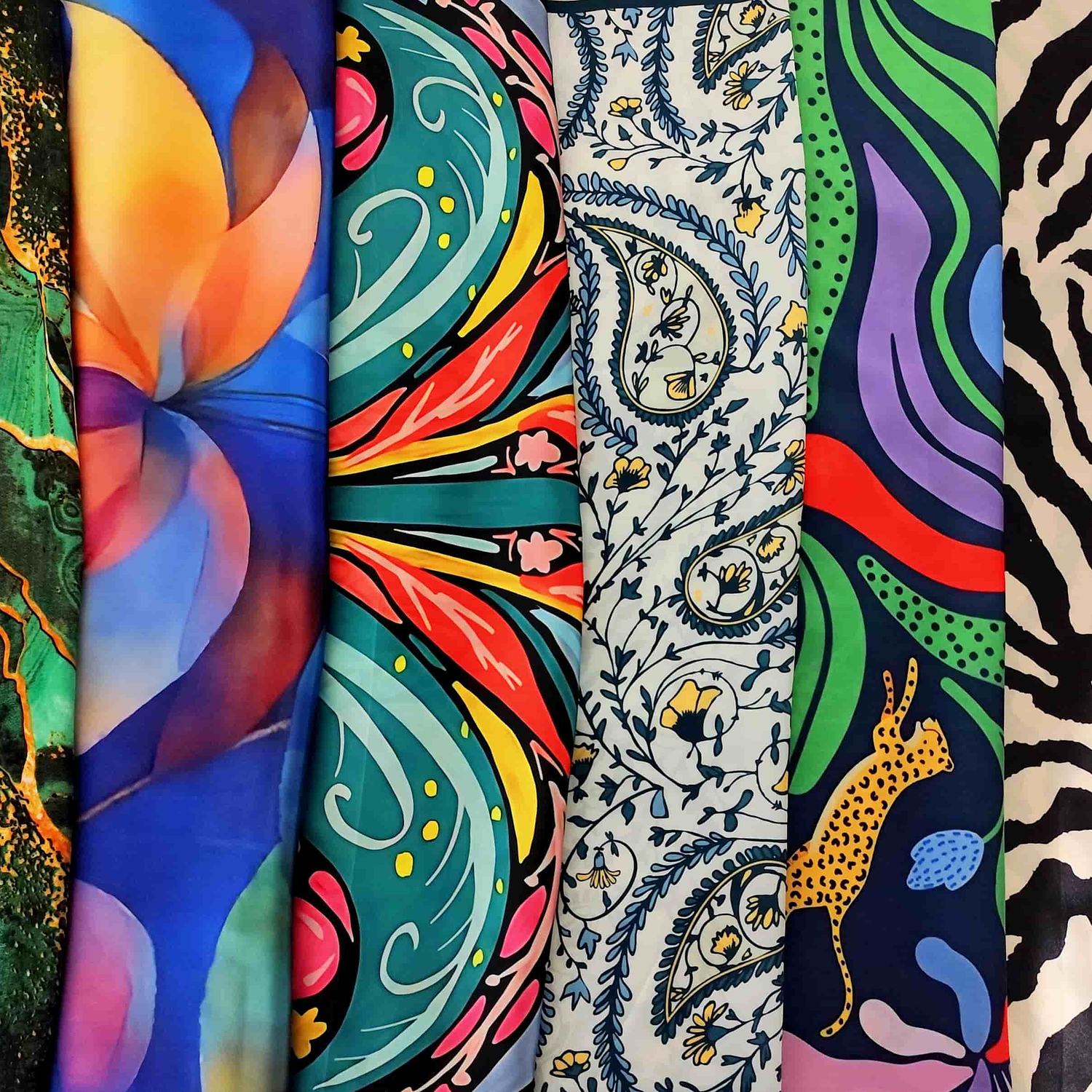 Pañoleta de Seda Jaguar 70x70 – Buen Karma 8