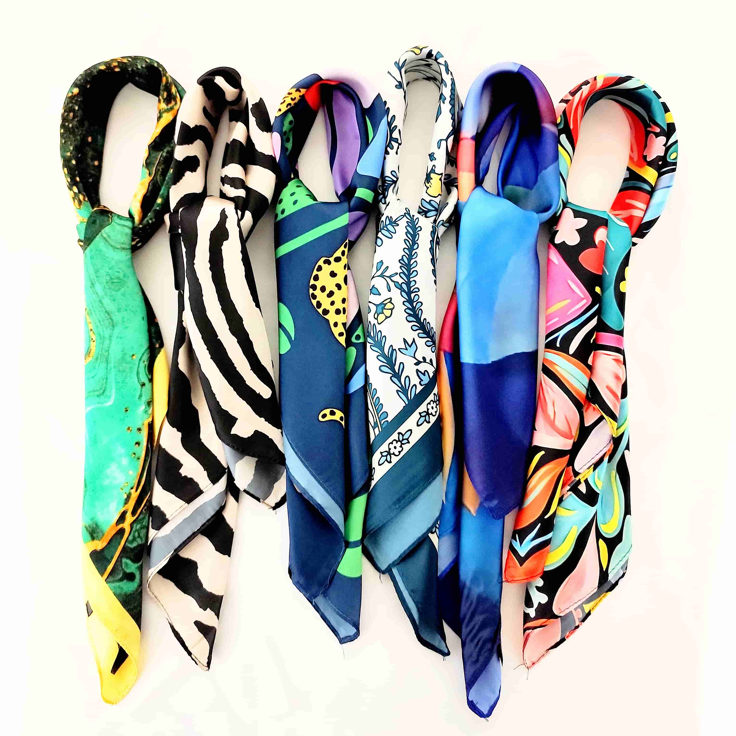 Pañoleta de Seda Jaguar 70x70 – Buen Karma 9