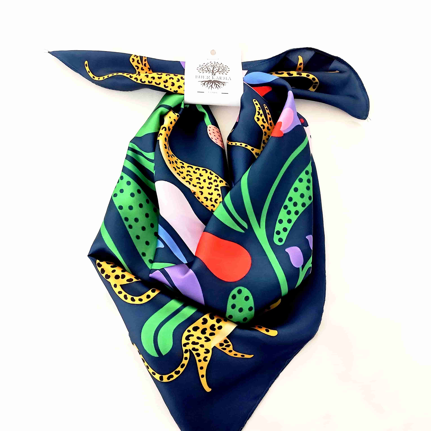 Pañoleta de Seda Jaguar 70x70 – Buen Karma 1