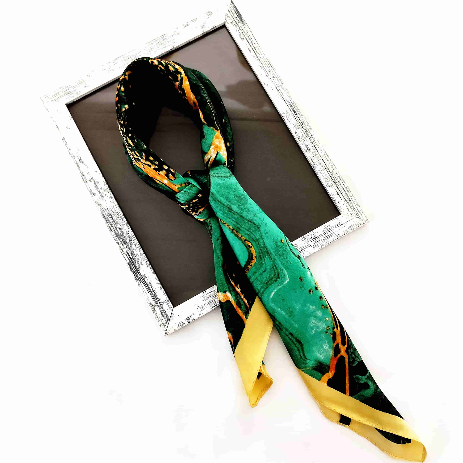 Pañoleta de Seda Mármol 70x70 – Buen Karma 3