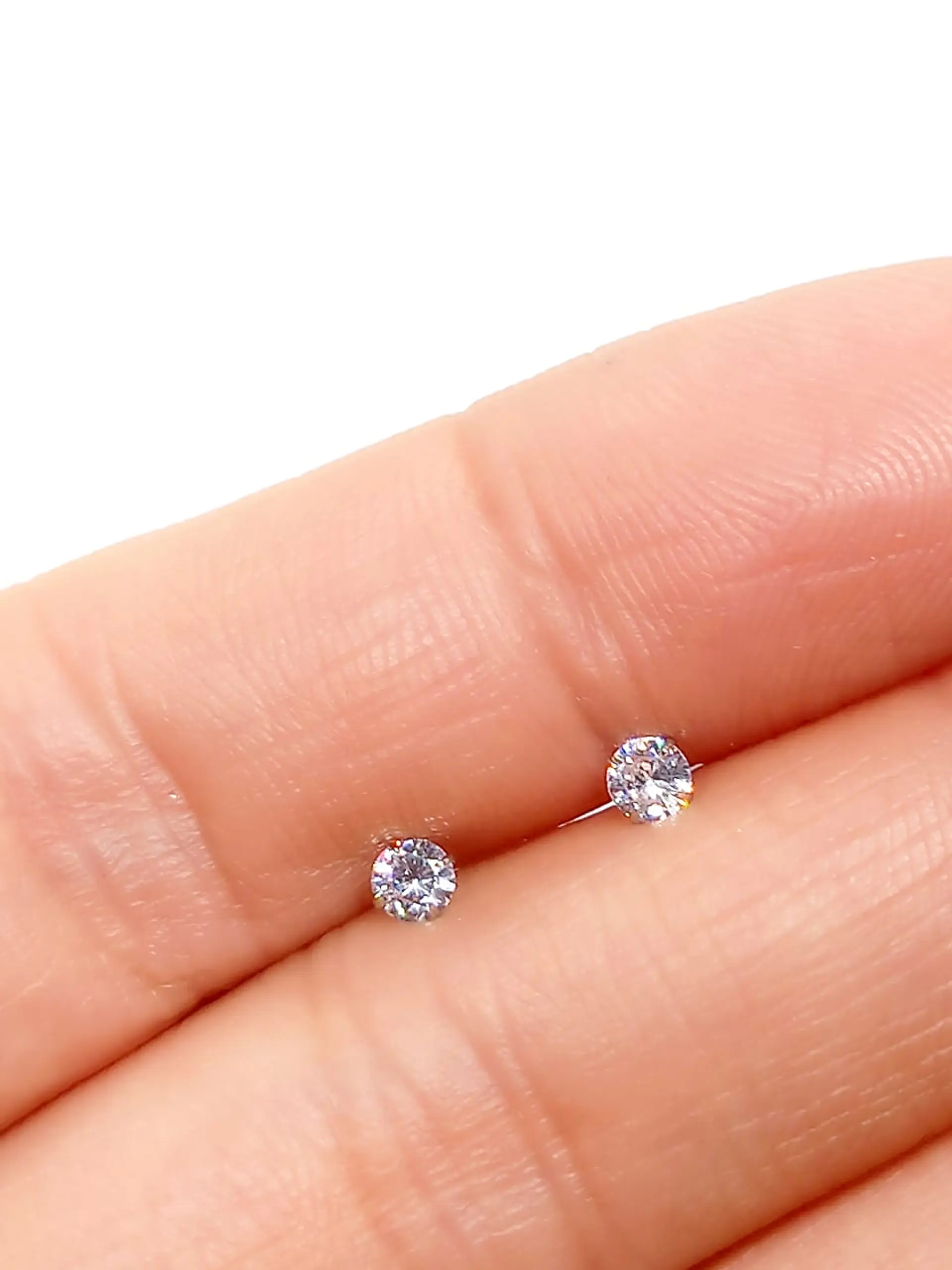 Pendientes Puntos de Luz En Plata ley 925 Zirconia 3mm 4