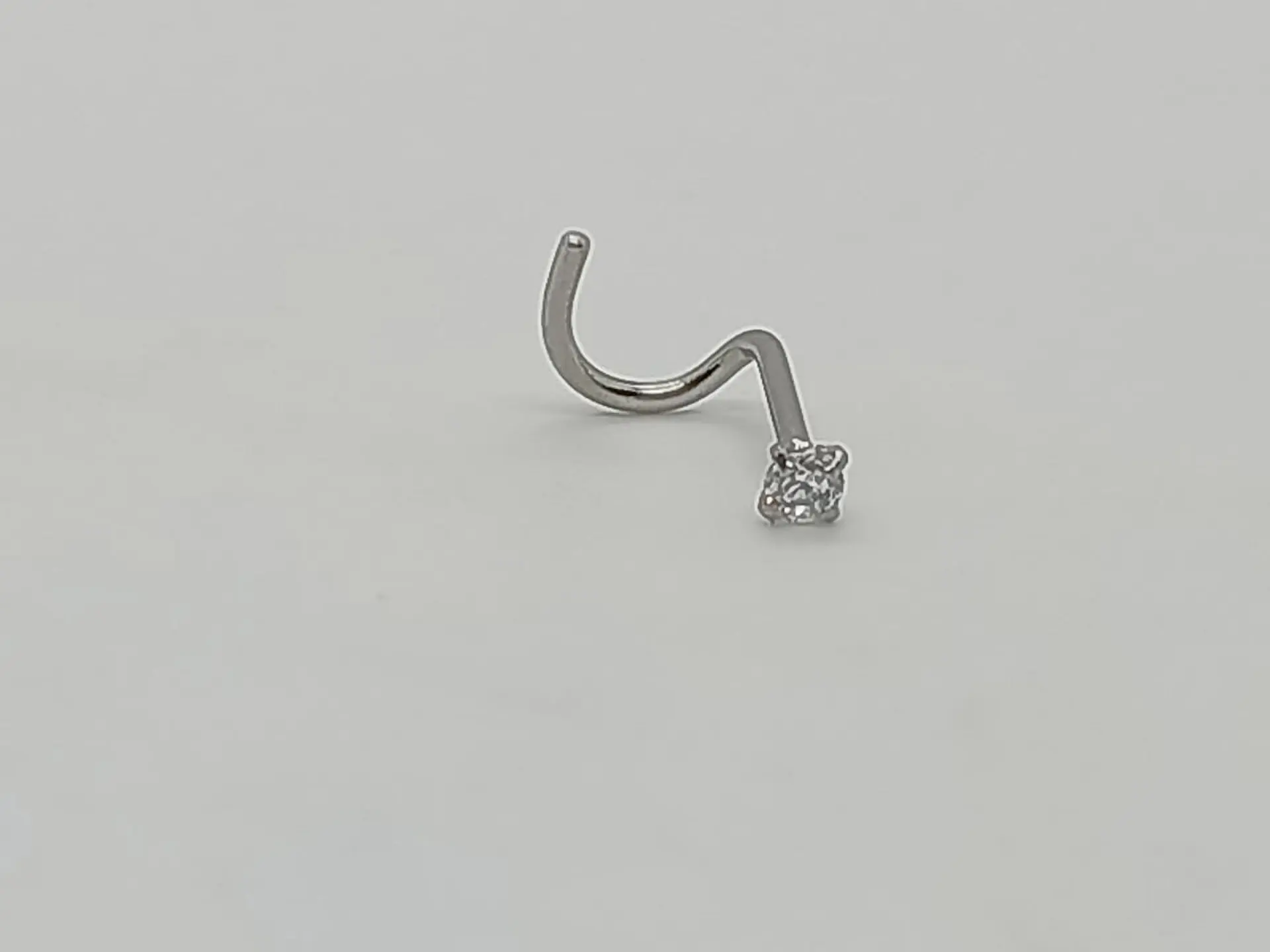 Set (04) de piercing acero quirúrgico  zirconia nariz boca oreja tipo L o S 6