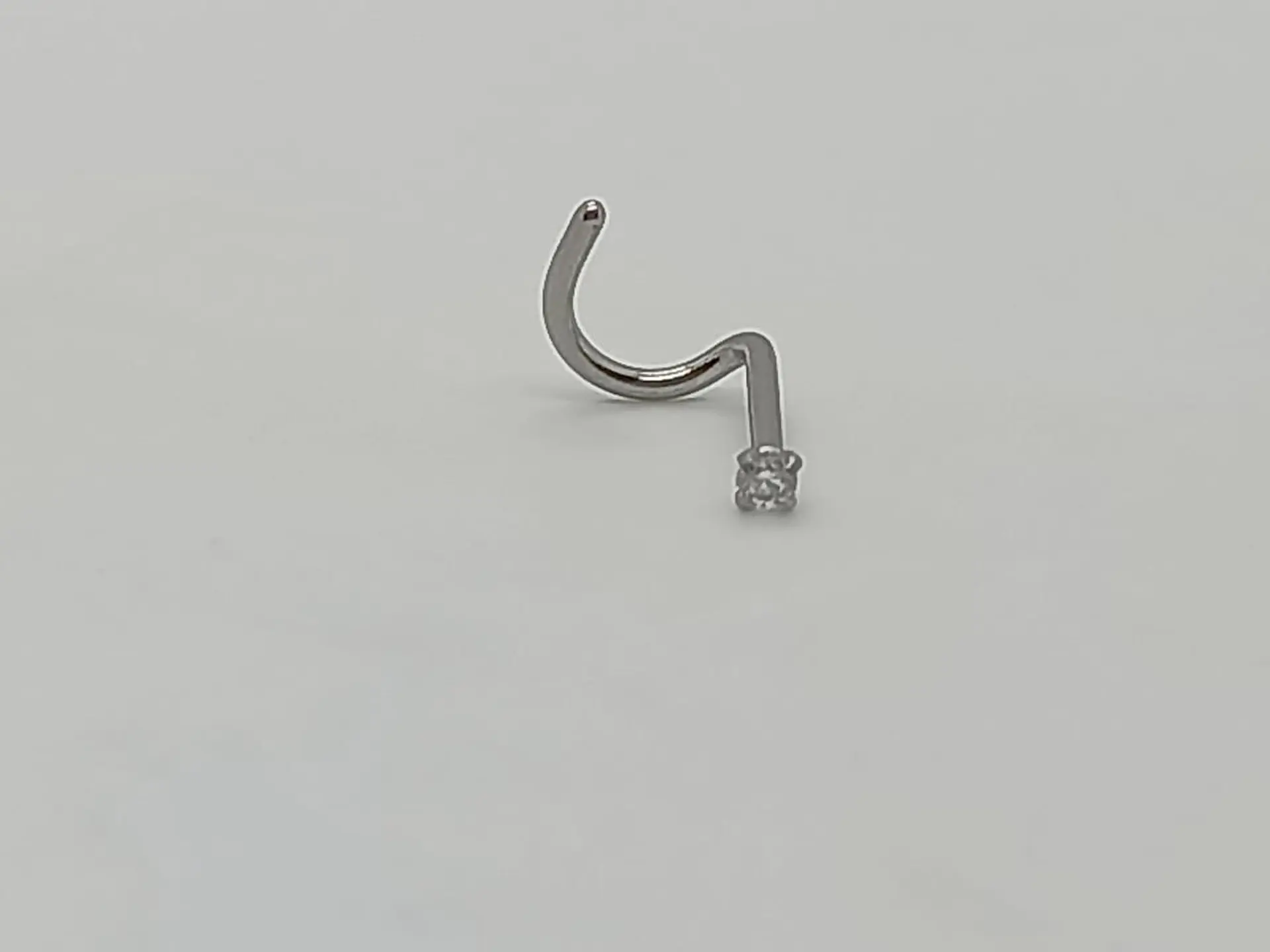 Set (04) de piercing acero quirúrgico  zirconia nariz boca oreja tipo L o S 7