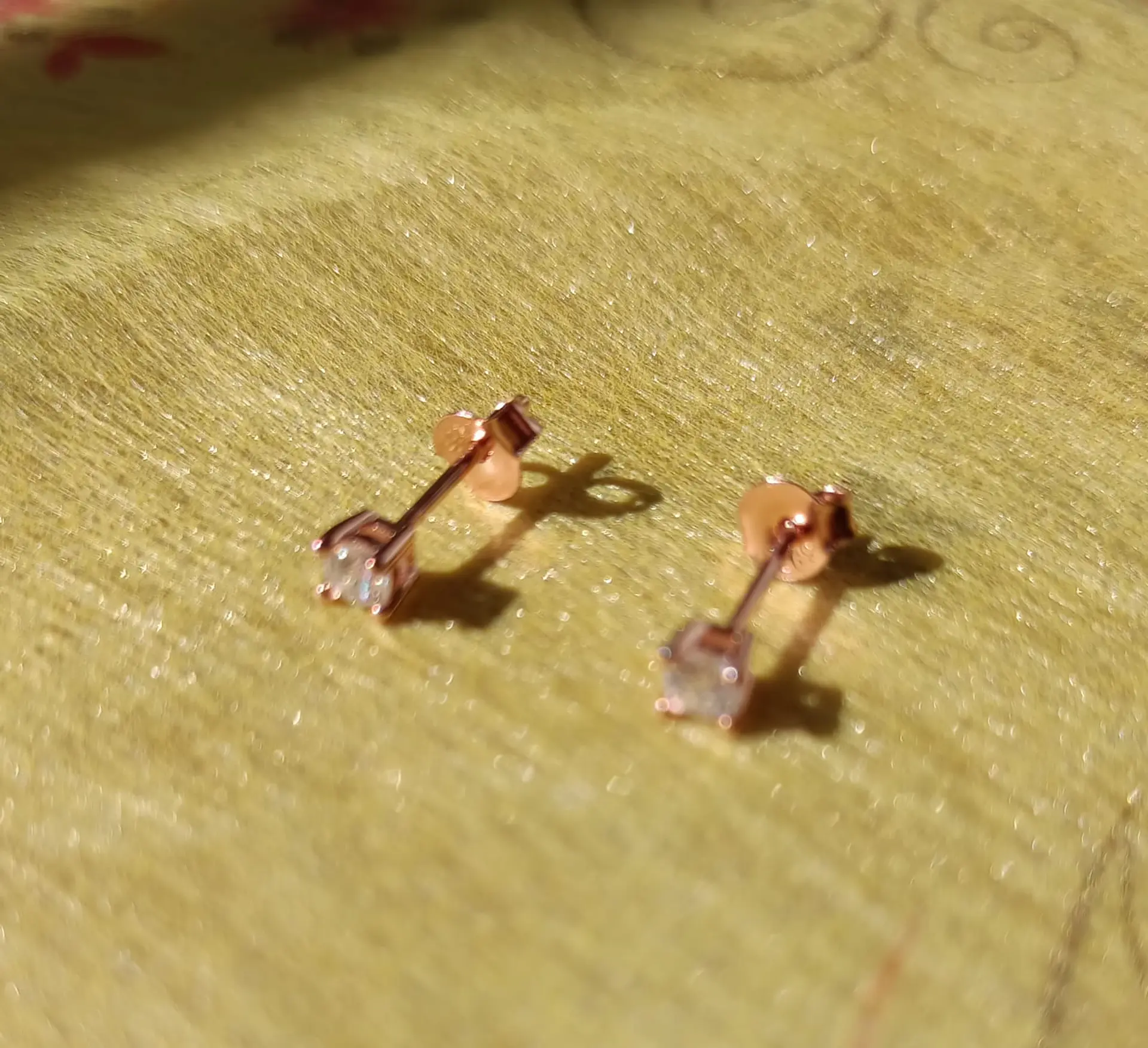 Aros Punto De Luz Plata Baño Oro rosa 18k 3mm Gema Moissanite  6