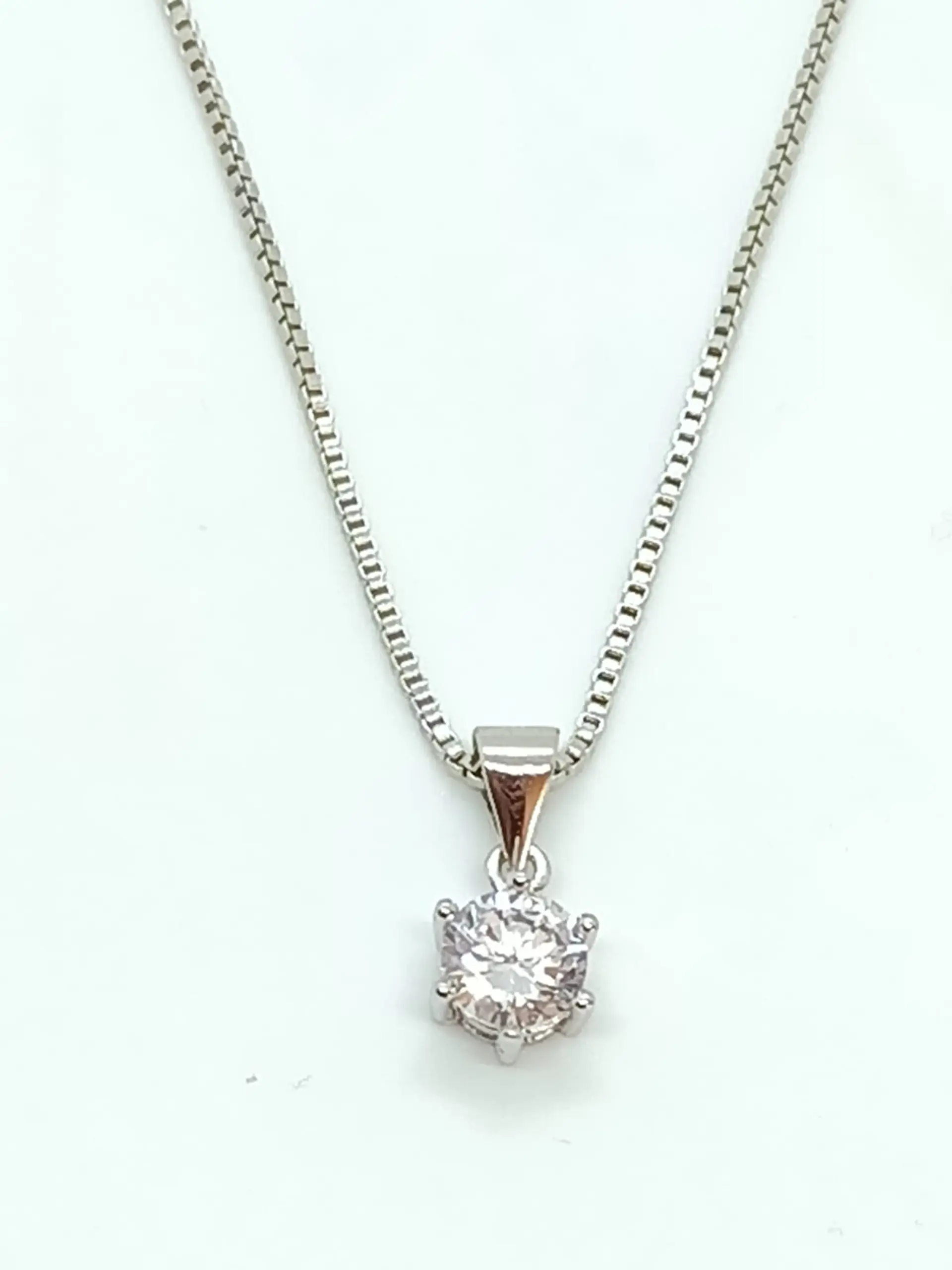 Colgante Punto De Luz en Plata fina ley S925 Cadena Veneciana 5