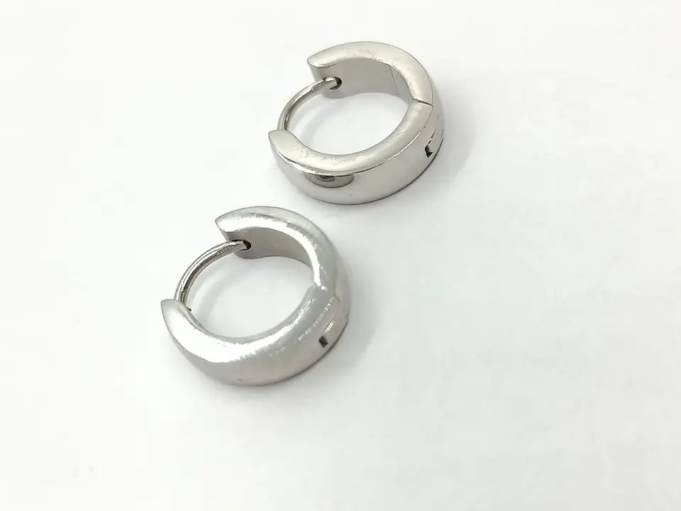 Pendientes Aros Punk Tres colores disponibles sin genero huggies 4