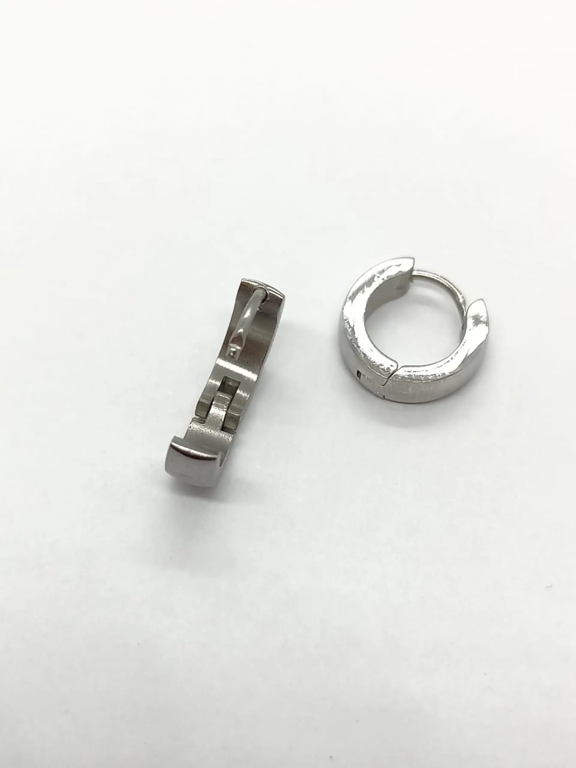Pendientes Aros Punk Tres colores disponibles sin genero huggies 5