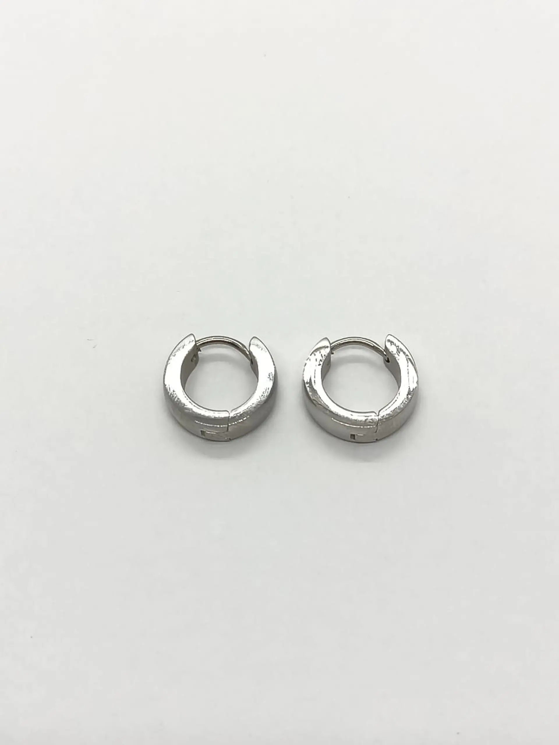 Pendientes Aros Punk Tres colores disponibles sin genero huggies 7