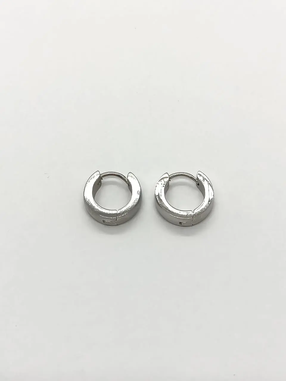 Pendientes Aros Punk Tres colores disponibles sin genero huggies 7