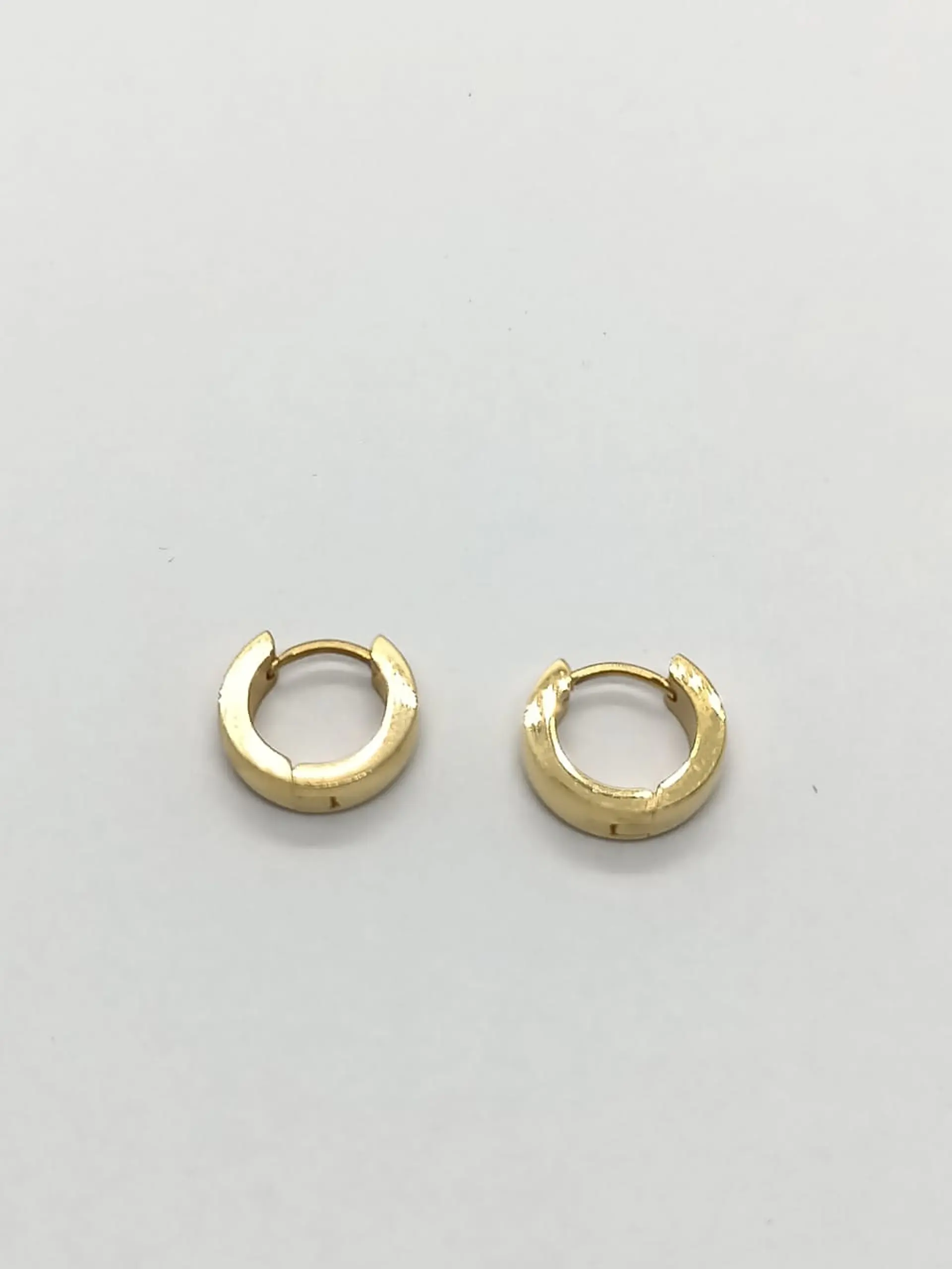 Pendientes Aros Punk Tres colores disponibles sin genero huggies 18