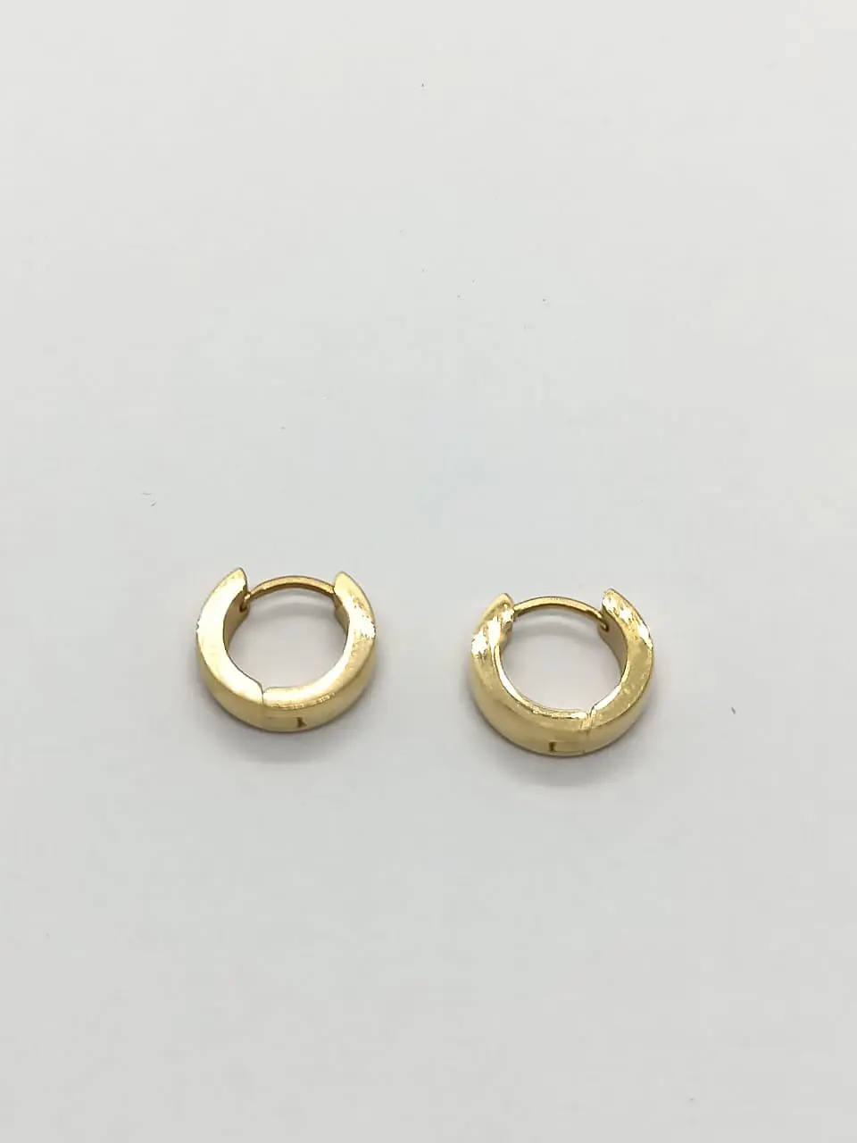 Pendientes Aros Punk Tres colores disponibles sin genero huggies 18