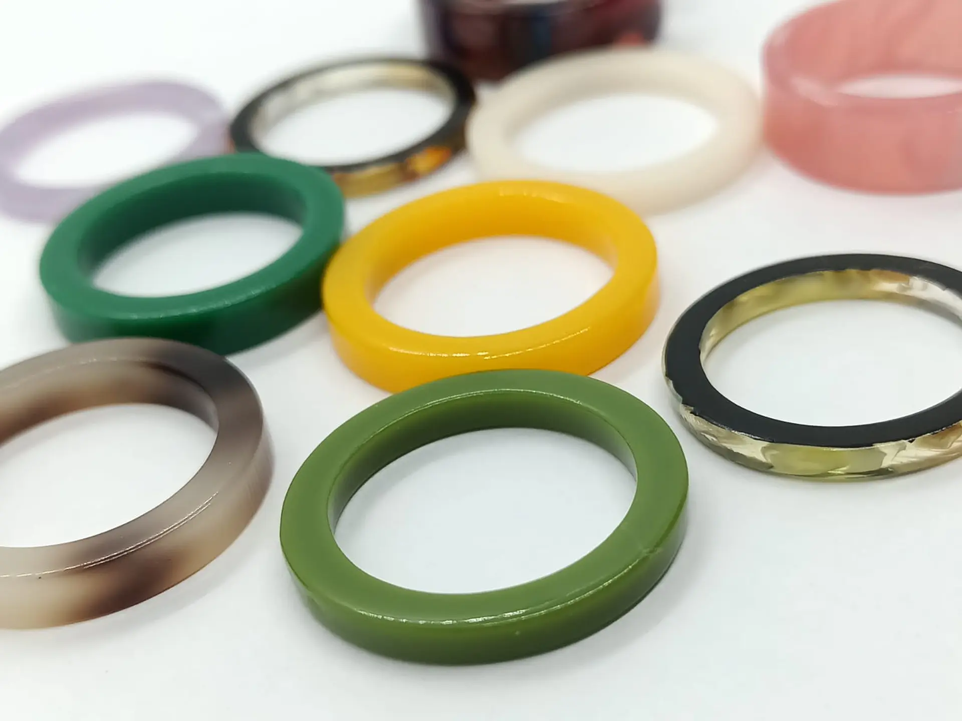 Set 10 Anillos Resina Colores Medidas Varias Juvenil Frescos  4