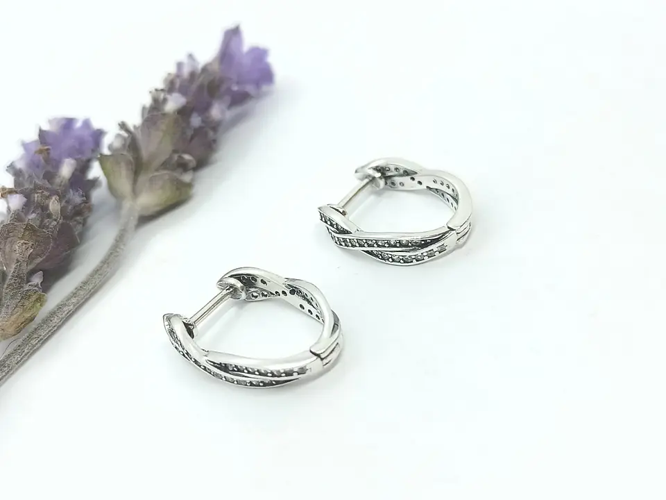 Argollas Chicas Trenzadas Tipo Huggies Plata fina ley S925 con Zirconios Pavé 3