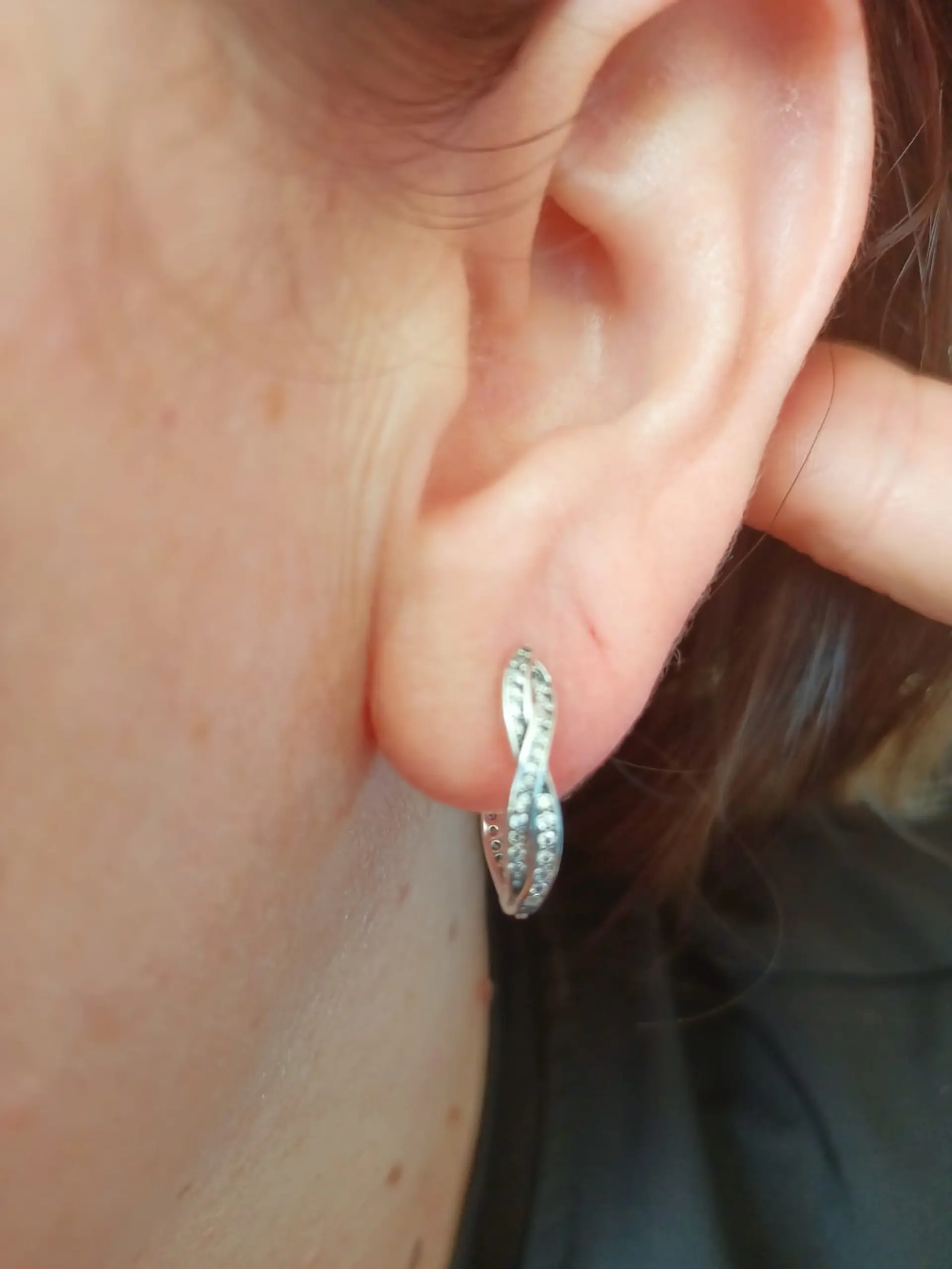 Argollas Chicas Trenzadas Tipo Huggies Plata fina ley S925 con Zirconios Pavé 5