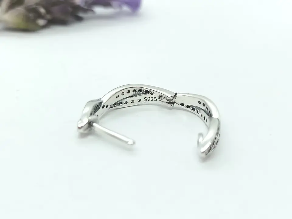 Argollas Chicas Trenzadas Tipo Huggies Plata fina ley S925 con Zirconios Pavé 9