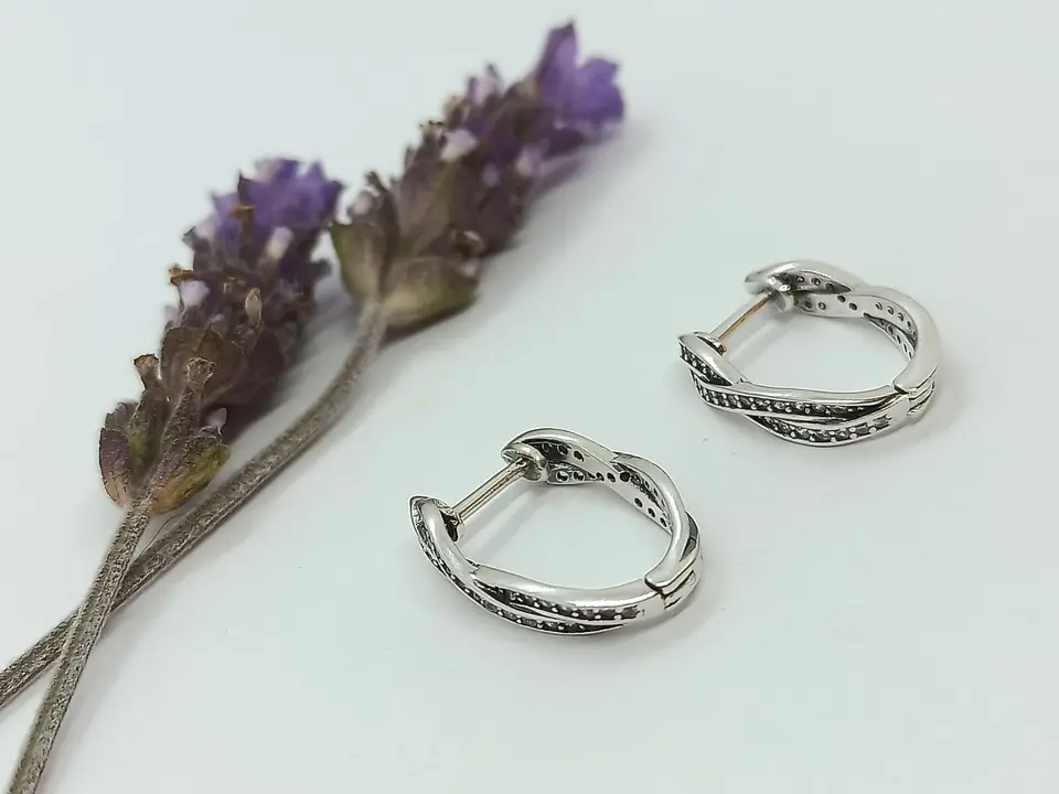 Argollas Chicas Trenzadas Tipo Huggies Plata fina ley S925 con Zirconios Pavé 10