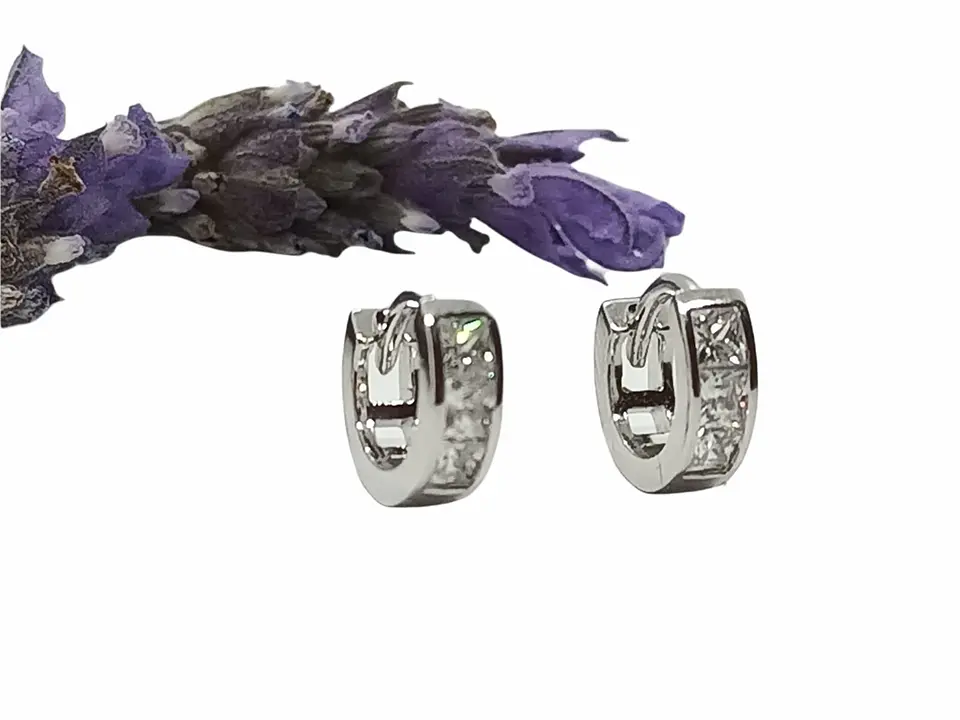 Argollas Chicas tipo Huggies con zirconios cúbicos incrustados en Plata 925 4