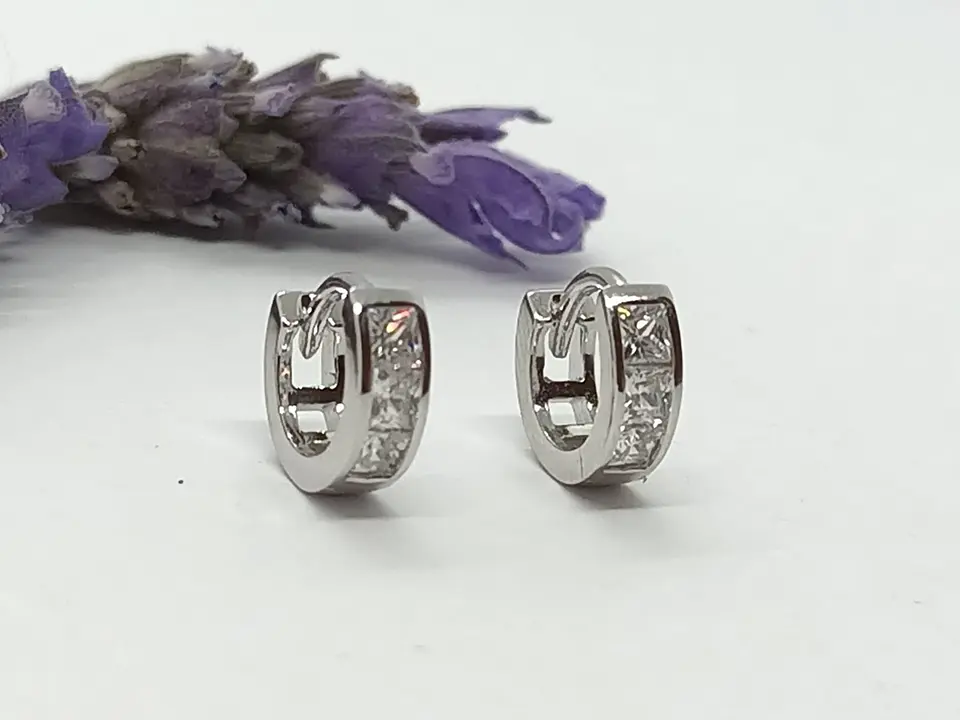 Argollas Chicas tipo Huggies con zirconios cúbicos incrustados en Plata 925 12