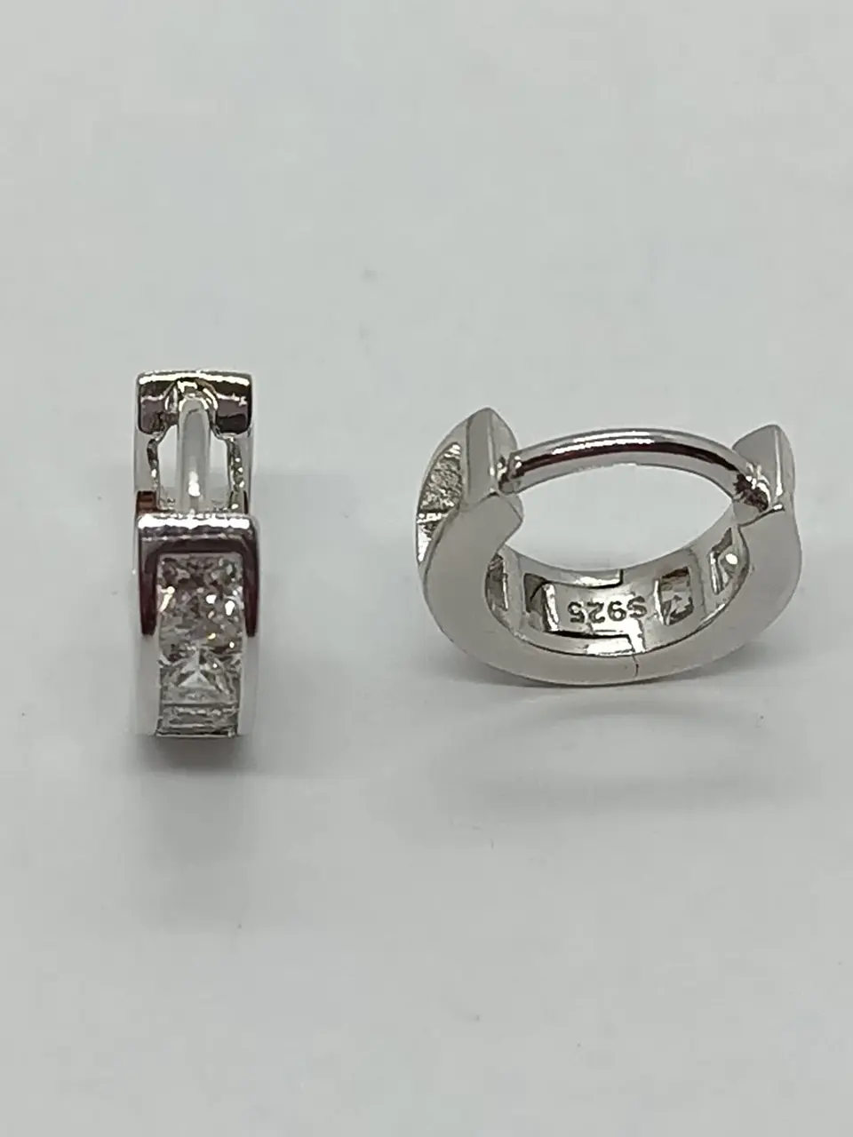 Argollas Chicas tipo Huggies con zirconios cúbicos incrustados en Plata 925 13