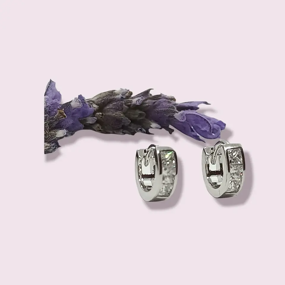 Argollas Chicas tipo Huggies con zirconios cúbicos incrustados en Plata 925 17