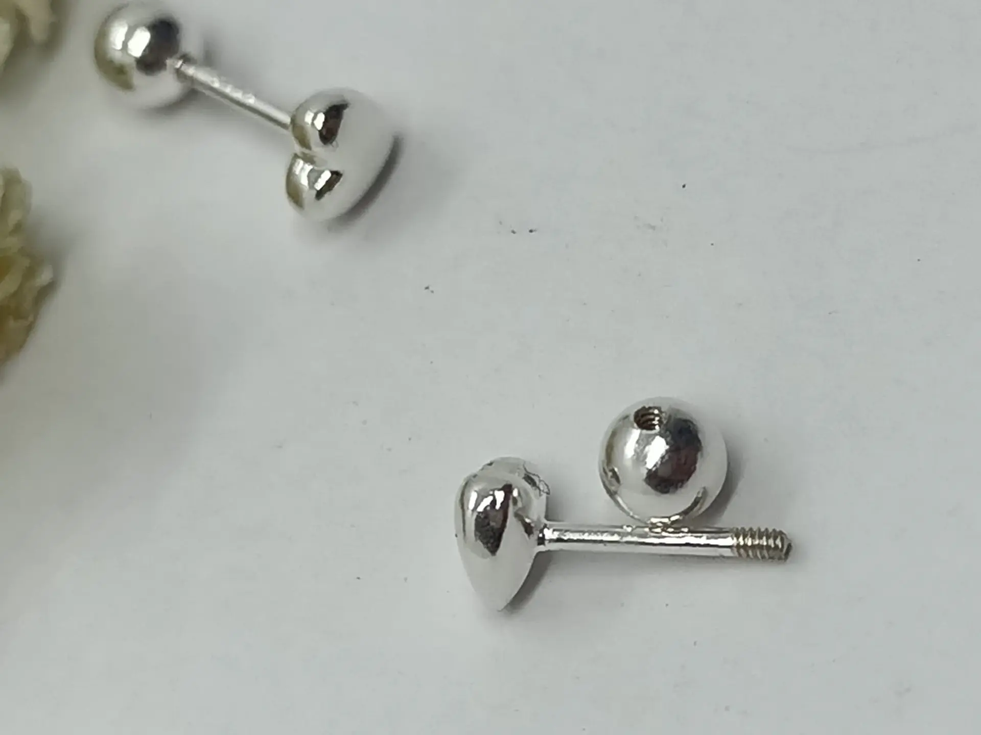 Pendientes tuerca seguridad Corazón en plata fina ley S925 chapado en oro blanco 18kl 2