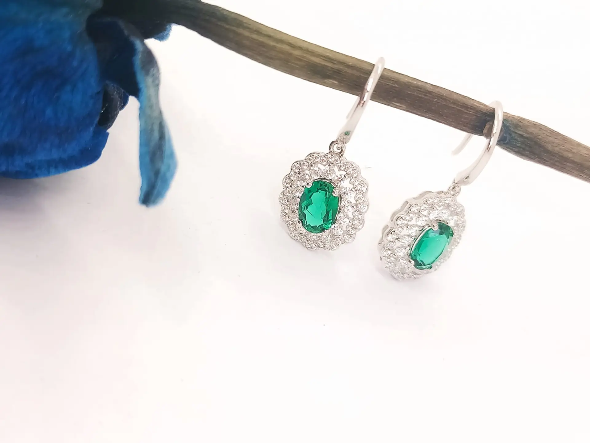 Aros con Esmeraldas Sostenibles en Plata ley 925 3