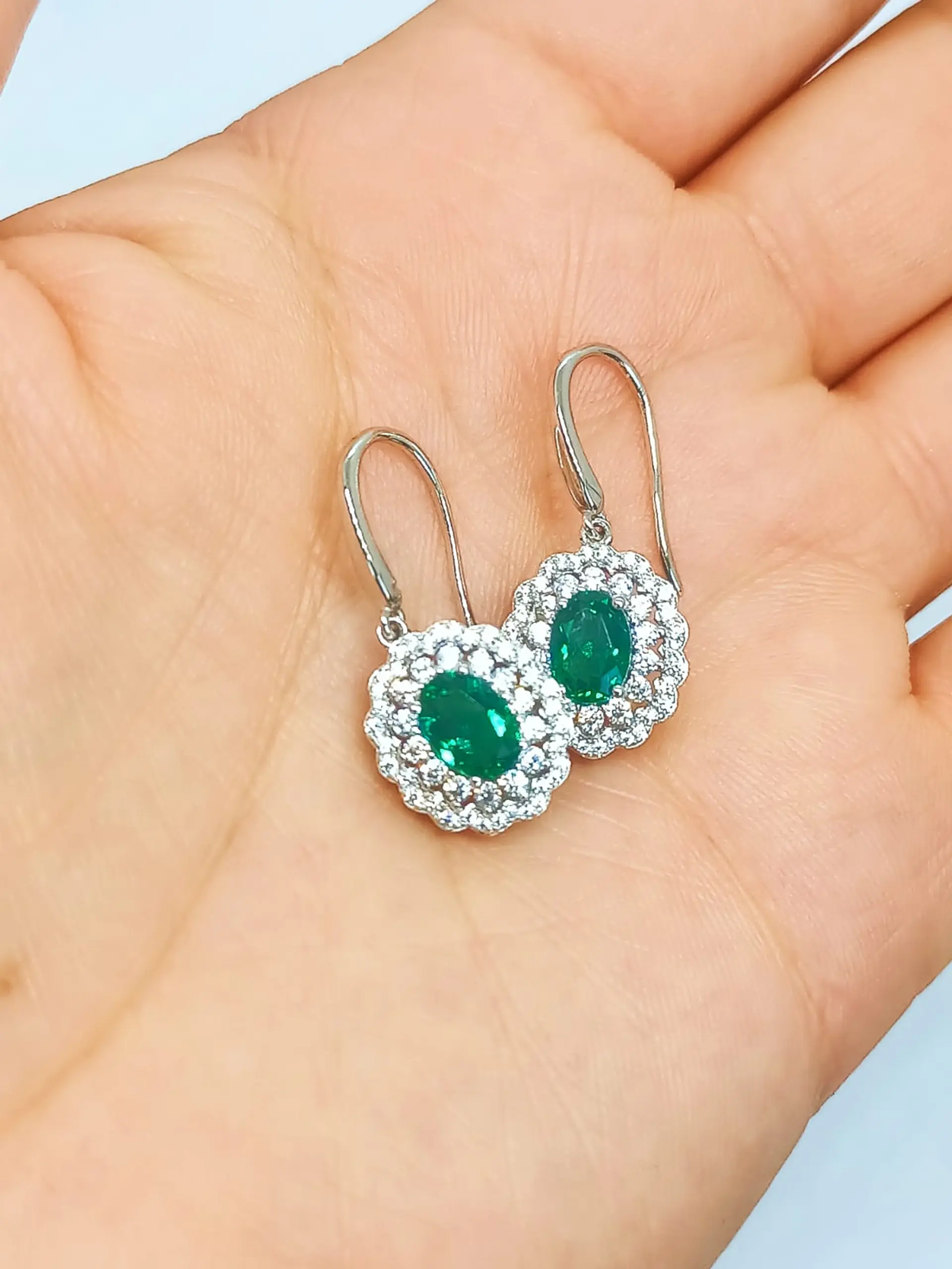 Aros con Esmeraldas Sostenibles en Plata ley 925 4