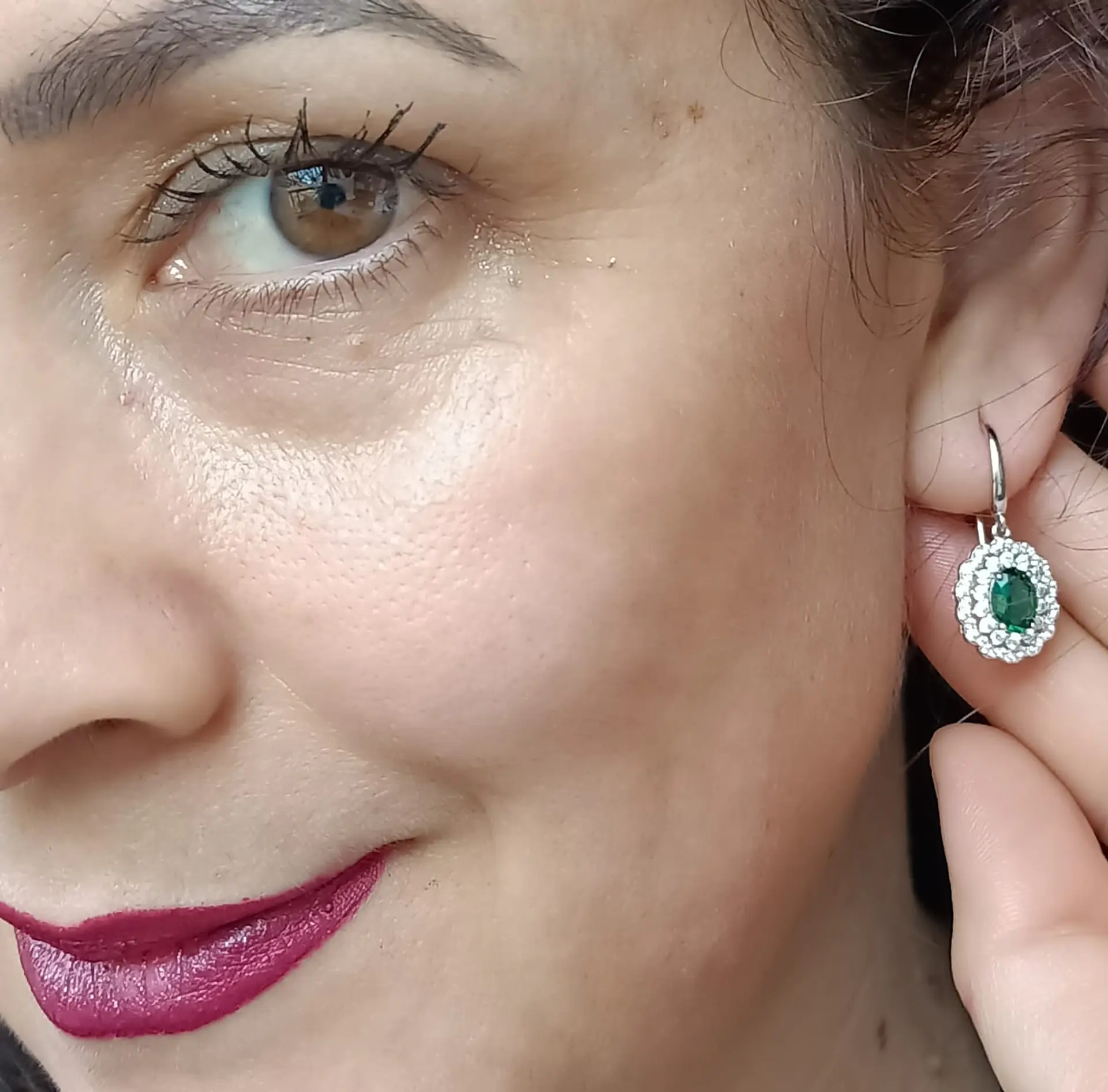 Aros con Esmeraldas Sostenibles en Plata ley 925 8