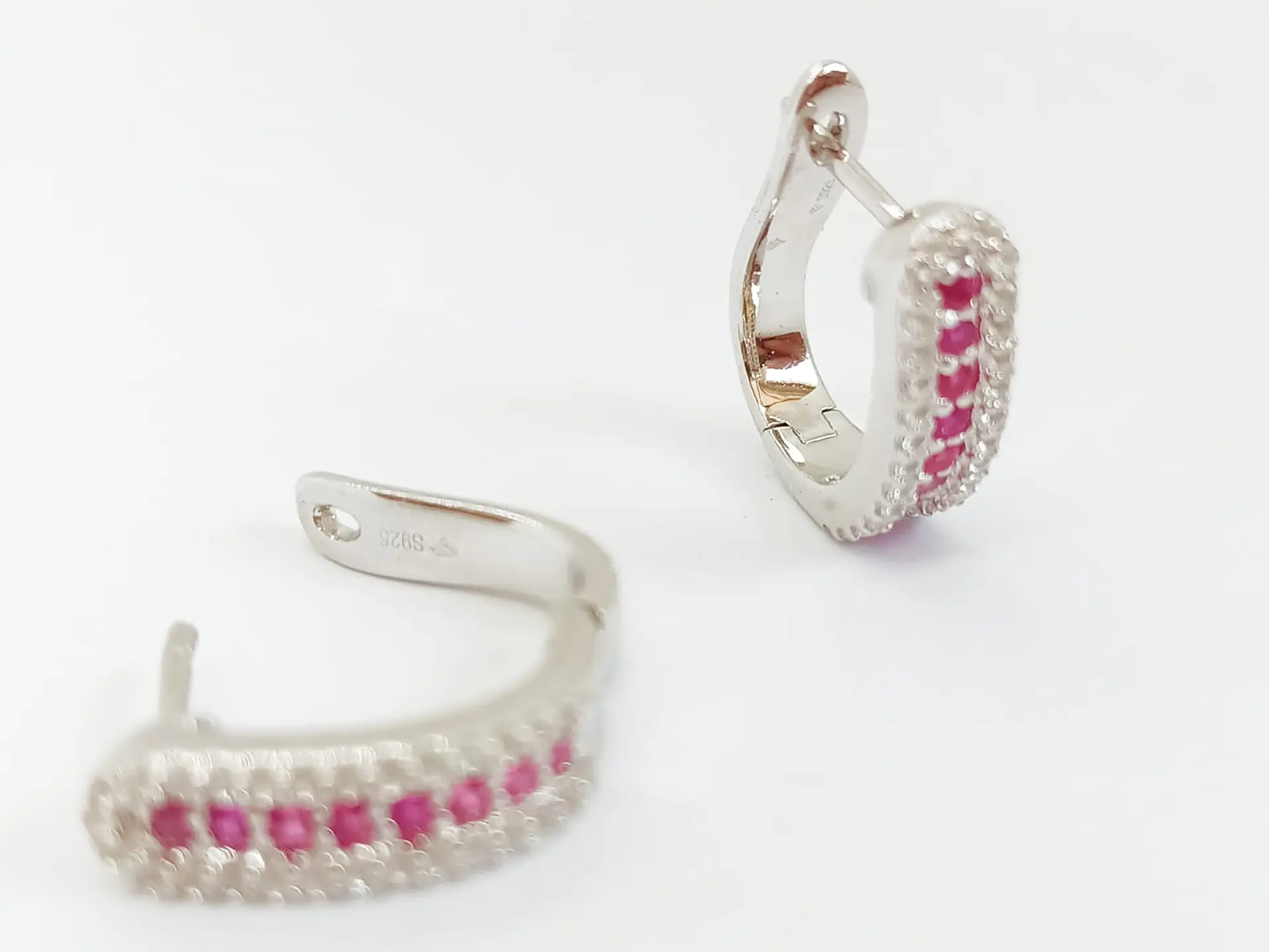 Argollas Lujosas Huggies con Gema de Rubí Rosa en Plata 925 4