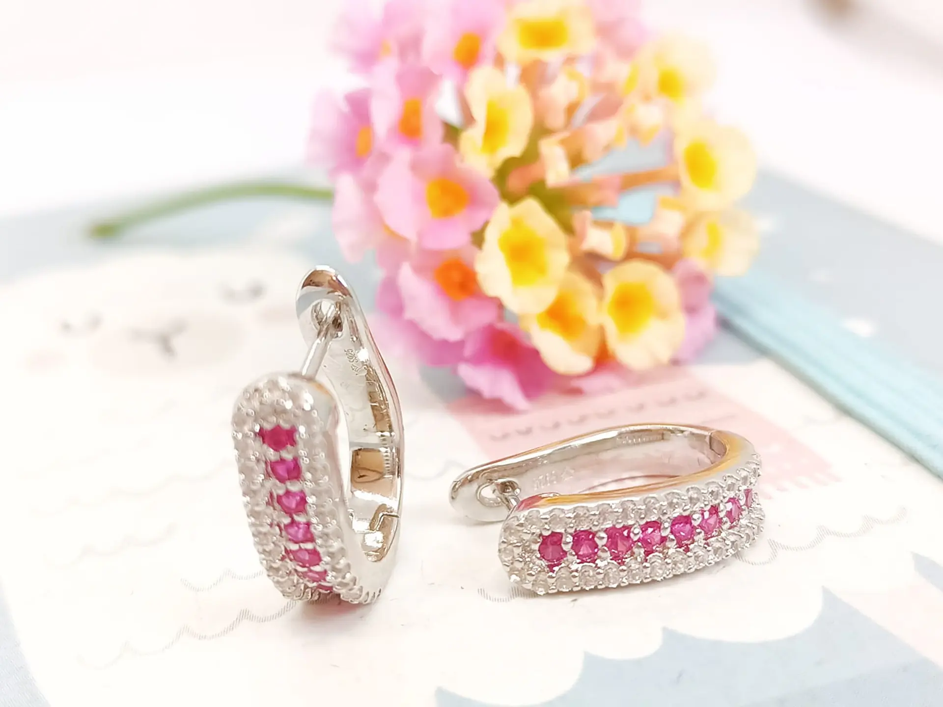 Argollas Lujosas Huggies con Gema de Rubí Rosa en Plata 925 5