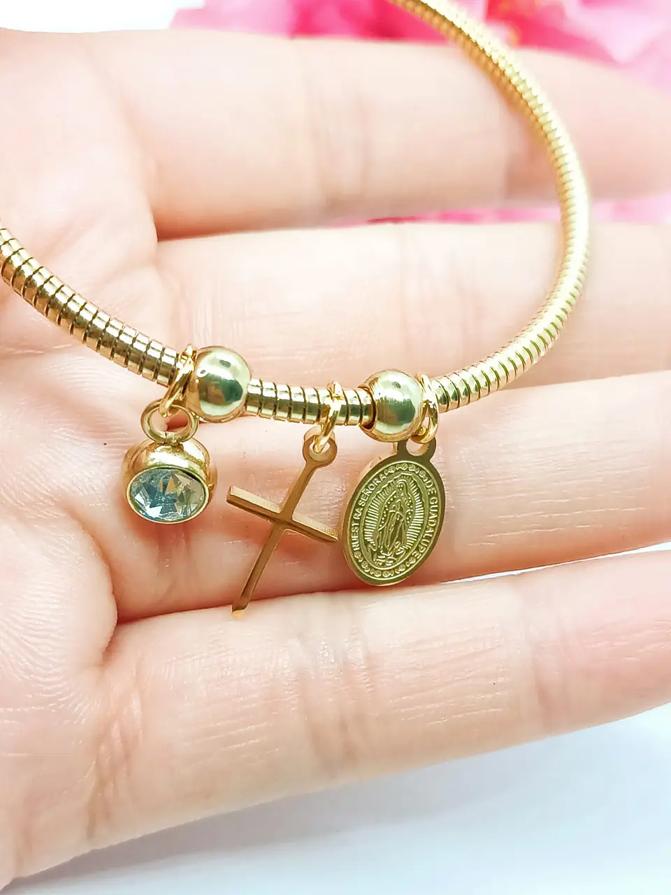 Pulsera Magnética medalla Virgen Guadalupe y dijes 3