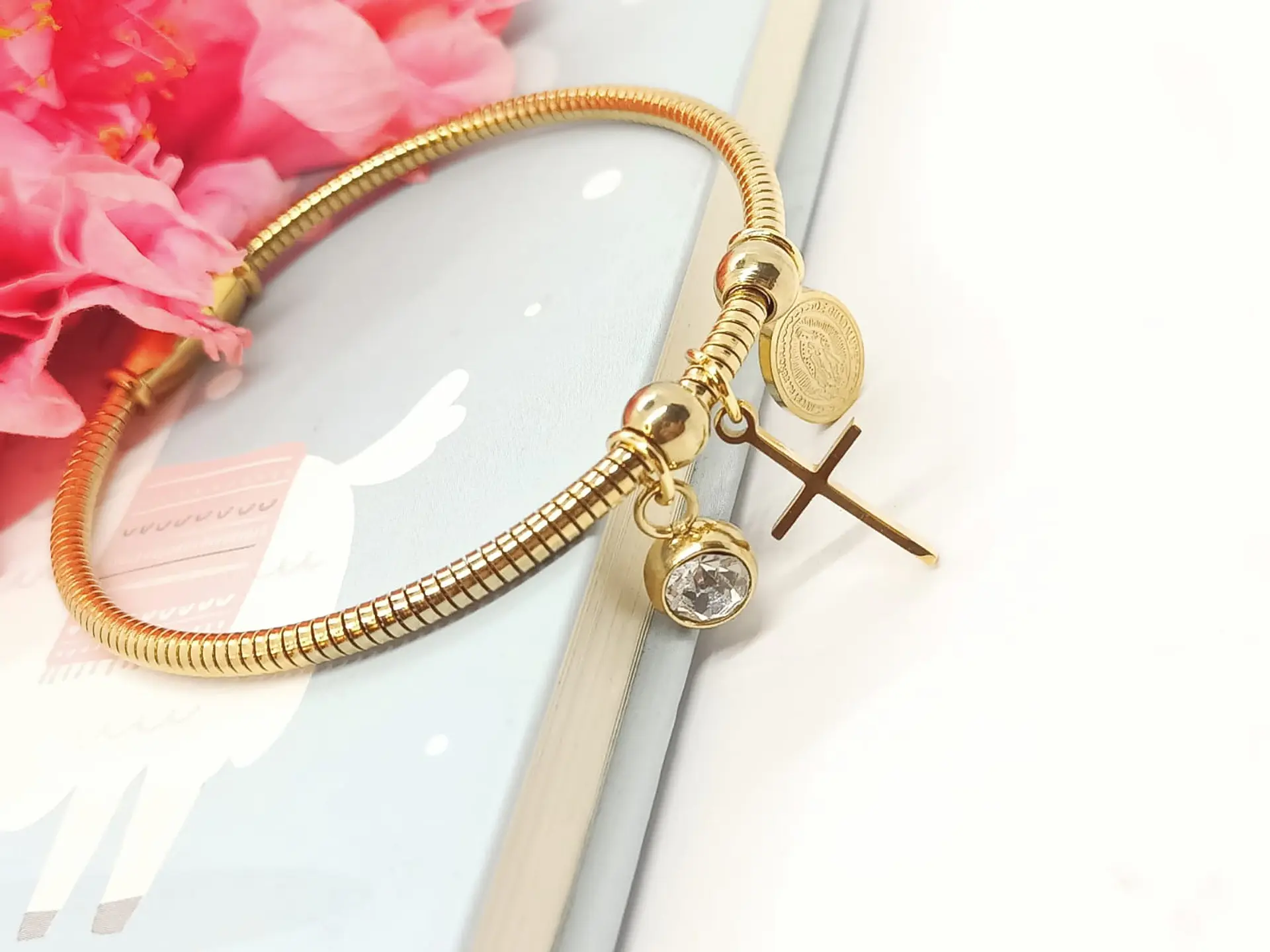 Pulsera Magnética medalla Virgen Guadalupe y dijes 4
