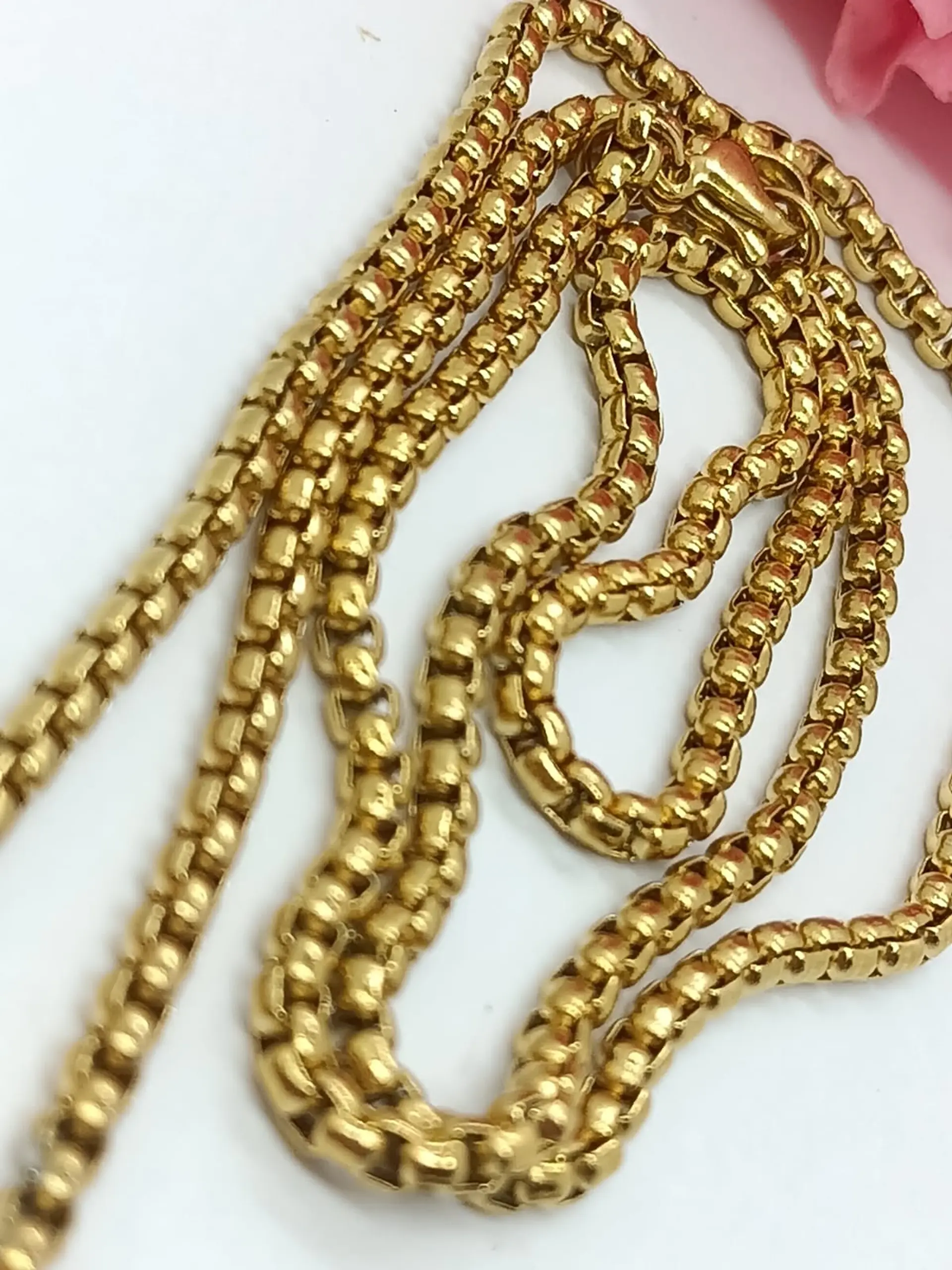 Colgante Medalla Virgen María con circonios hipoalergénico chapado en oro 18kl 8