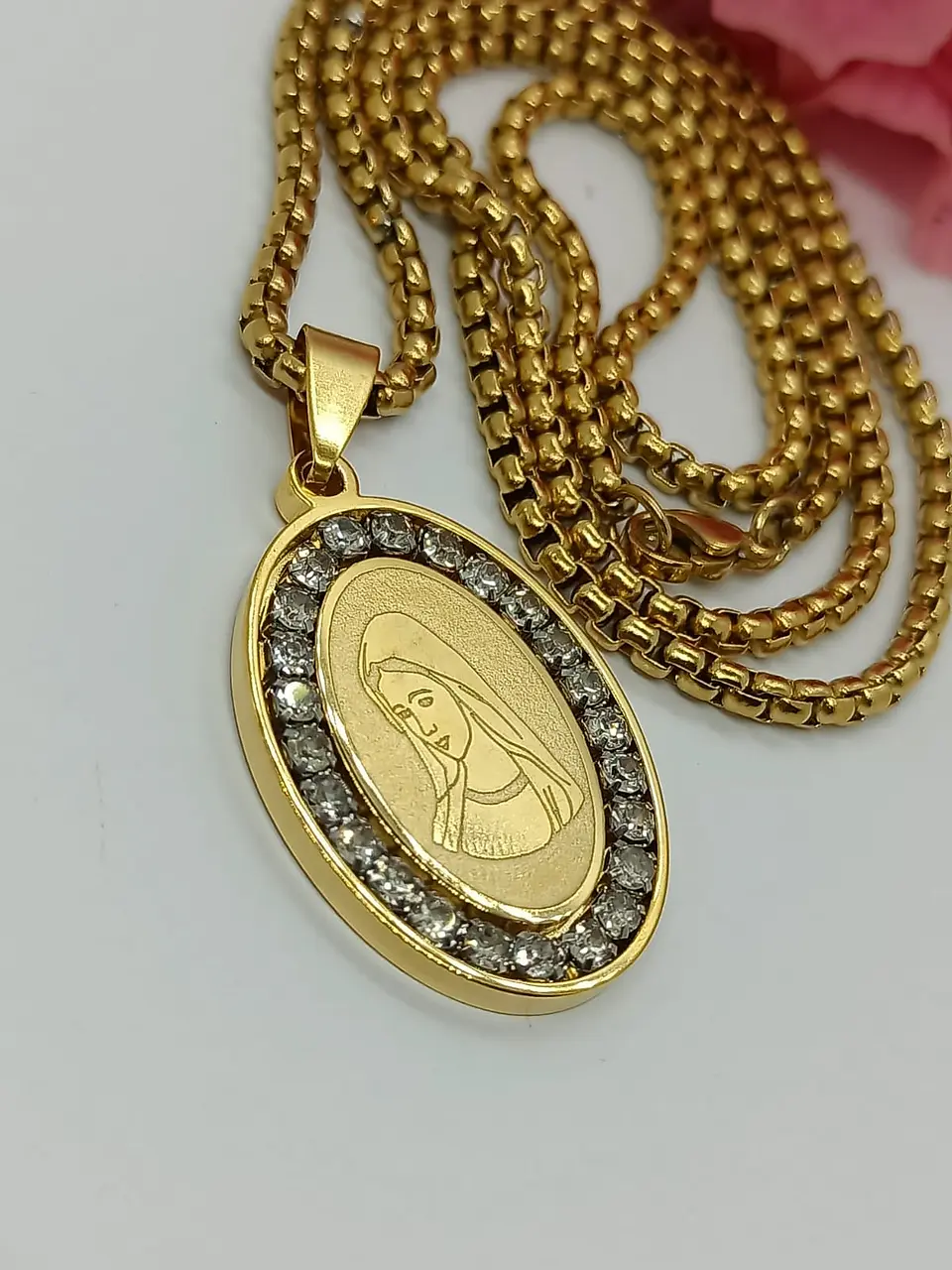 Colgante Medalla Virgen María con circonios hipoalergénico chapado en oro 18kl 9