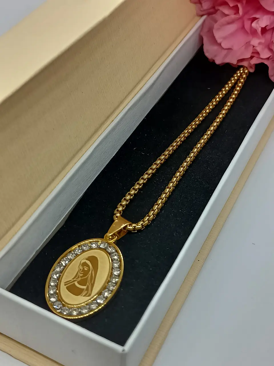Colgante Medalla Virgen María con circonios hipoalergénico chapado en oro 18kl 2