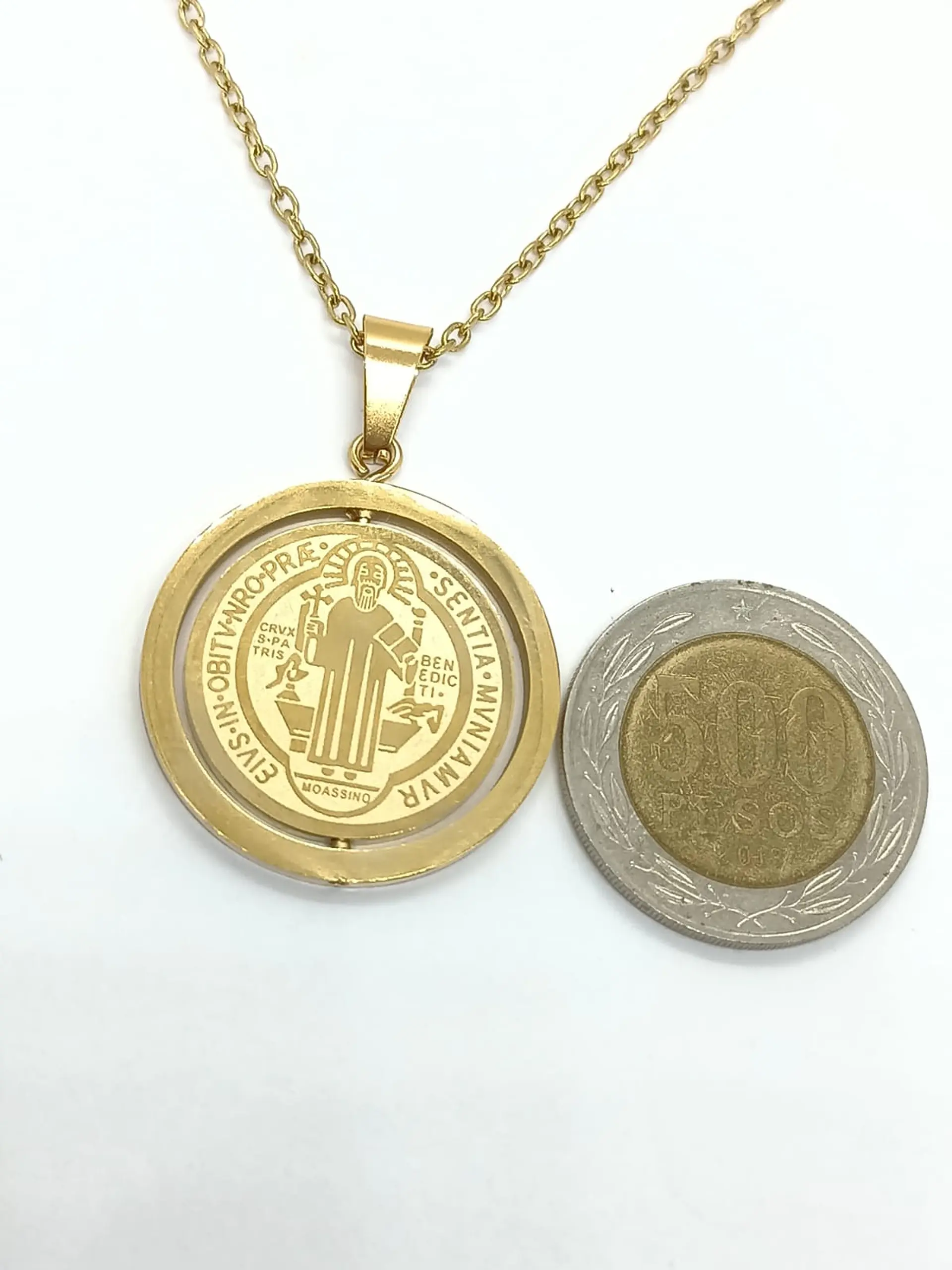 Colgante Medalla San Benito Giratorio Antiestrés chapado en oro 18kl 4