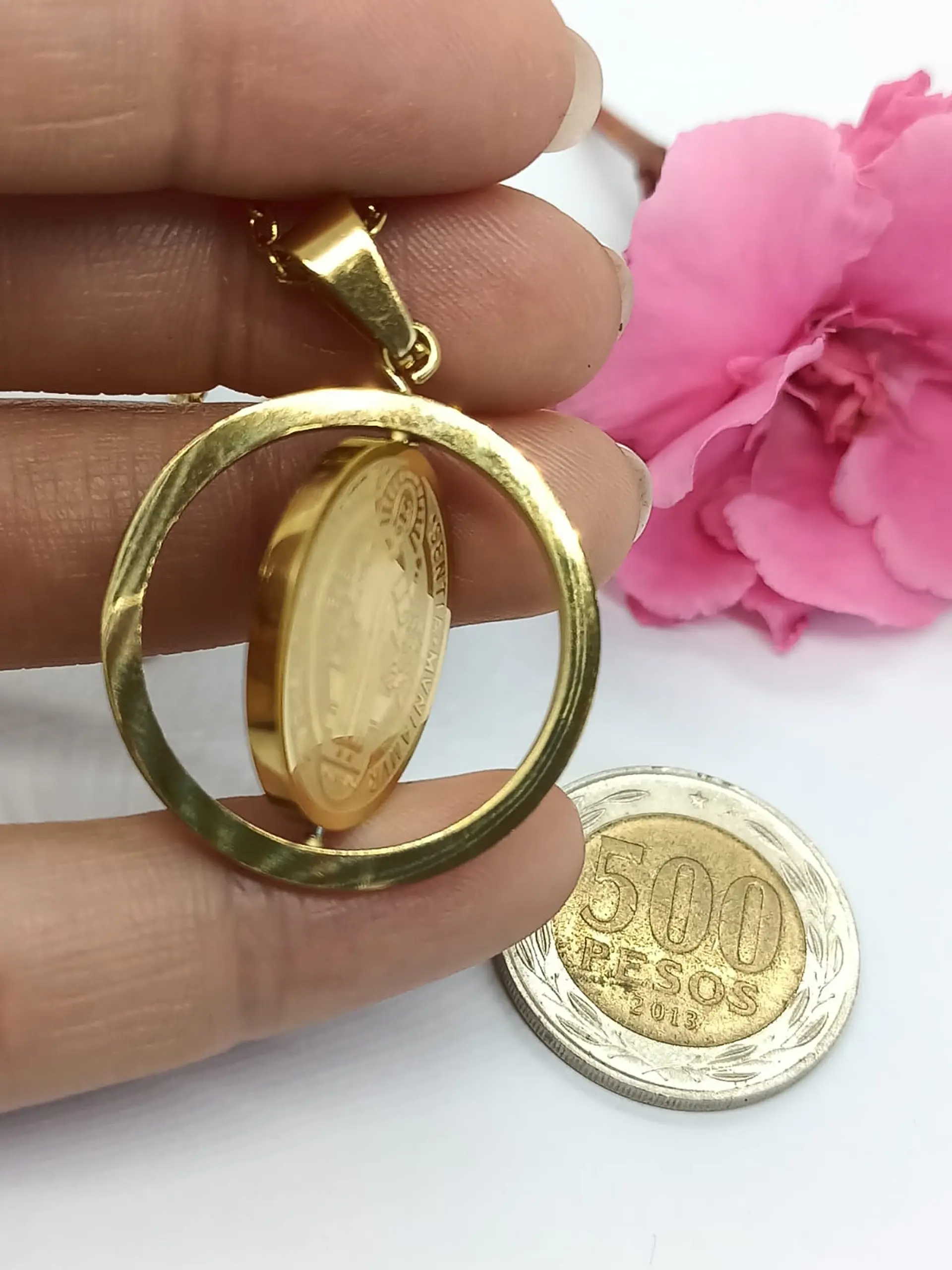 Colgante Medalla San Benito Giratorio Antiestrés chapado en oro 18kl 6