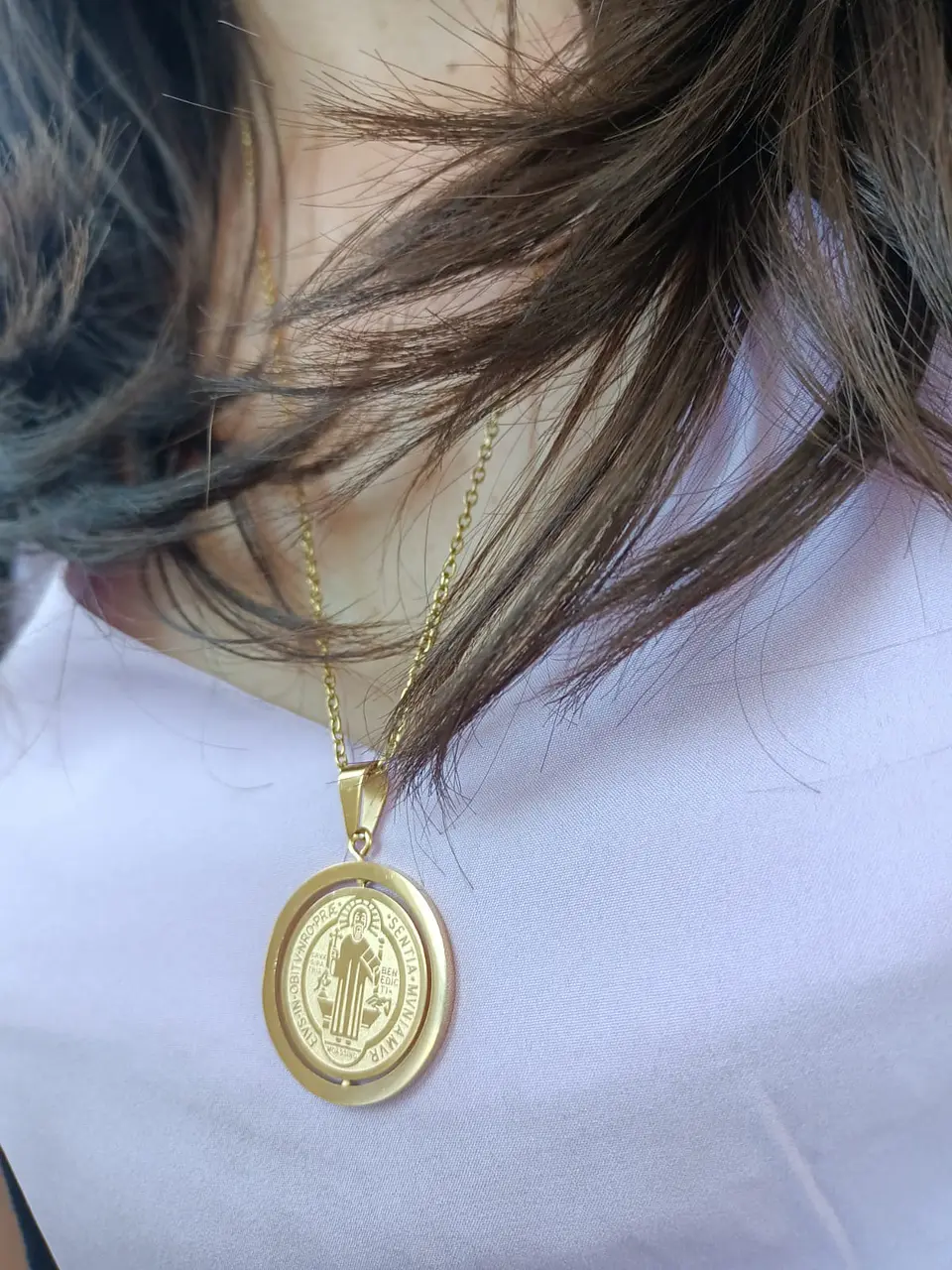 Colgante Medalla San Benito Giratorio Antiestrés chapado en oro 18kl 7